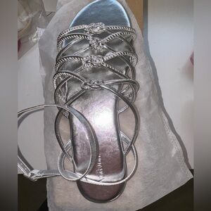 Women’s Silver Flat Strappy Bow Knot Sandals, Sz 7